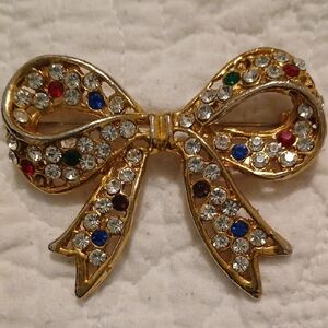 Vintage Elegant Gold Bow Brooch with Multicolor Accents